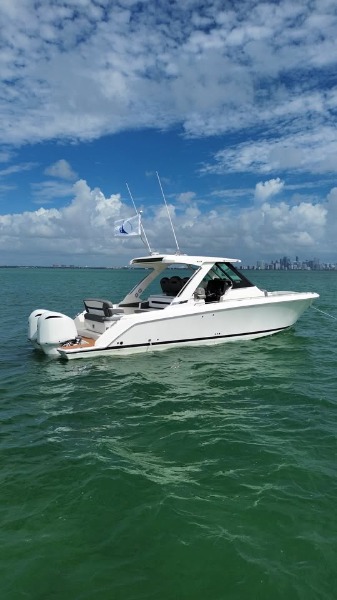 Tiara 34 LS 2021